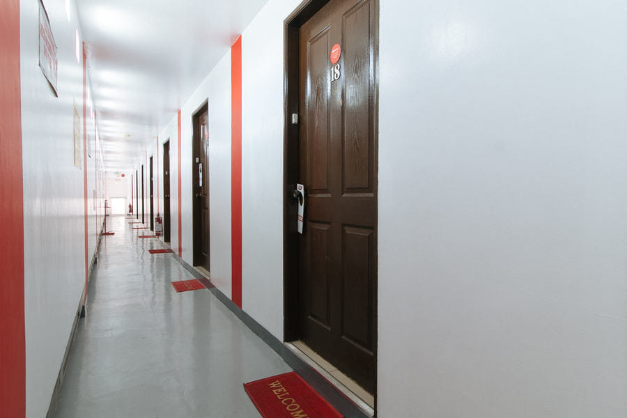 RedDoorz @ EL Runway Hotel Bulacan