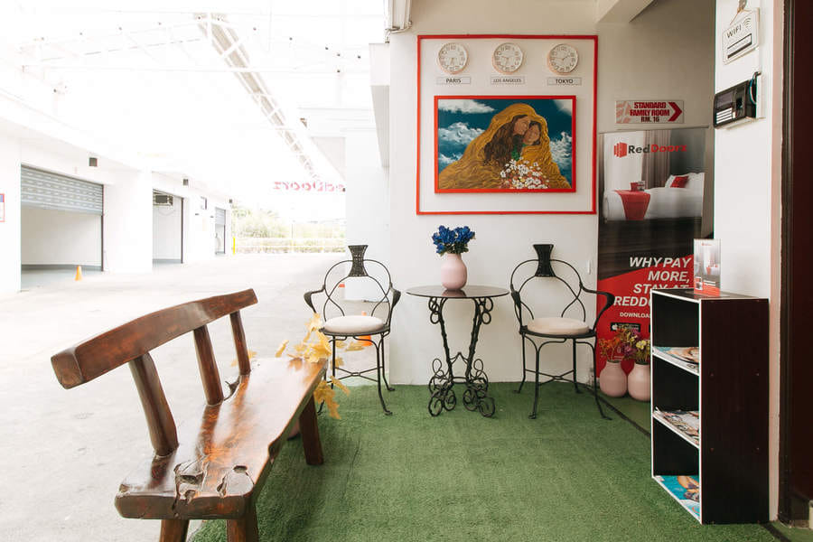 RedDoorz @ EL Runway Hotel Bulacan