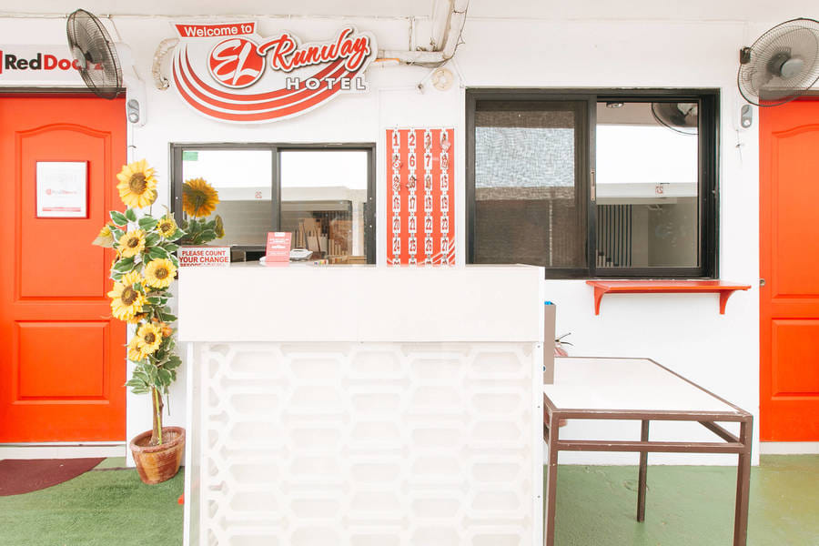 RedDoorz @ EL Runway Hotel Bulacan