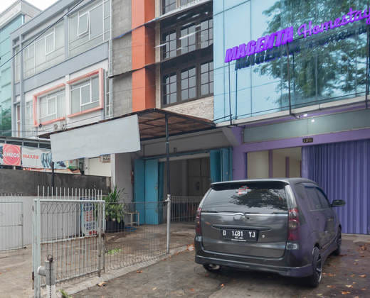 RedDoorz near Trans Studio Bandung 3