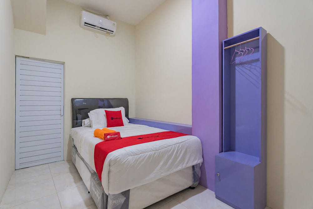 RedDoorz Single Room