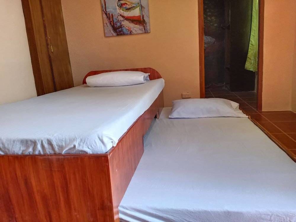 RedDoorz Triple Room