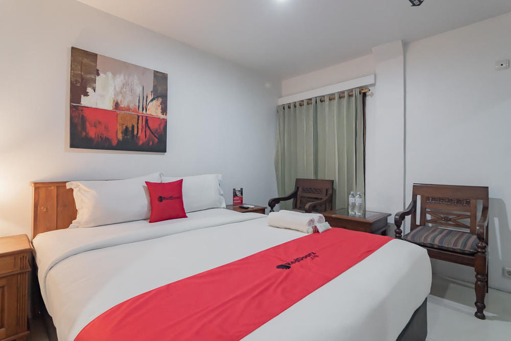RedDoorz Deluxe Room