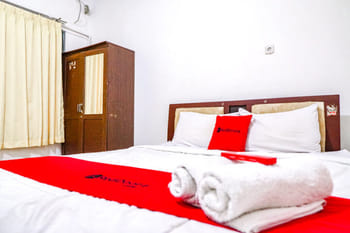 RedDoorz near Mall Ciputra World Surabaya