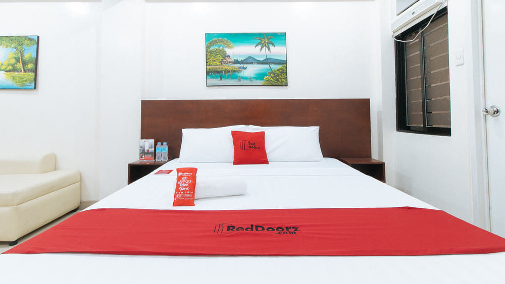 RedDoorz Deluxe Room