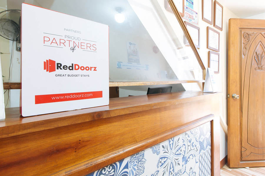 RedDoorz near PNR Espana Station