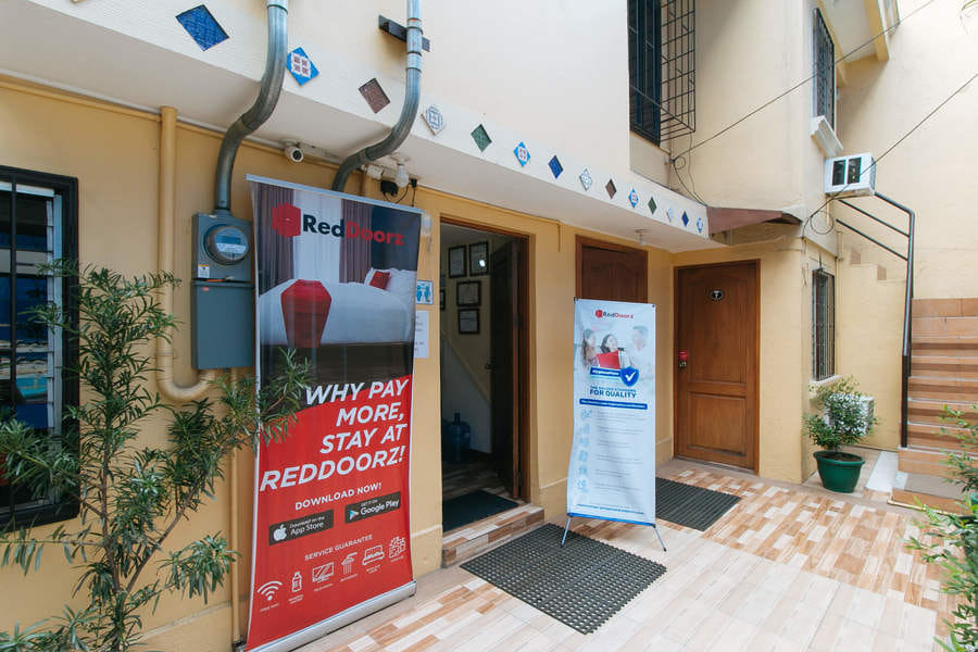 RedDoorz near PNR Espana Station