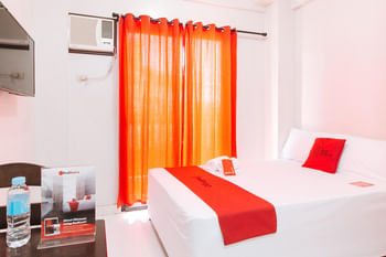 RedDoorz near NAIA Terminal 1
