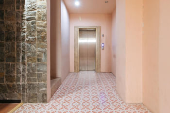 RedDoorz Plus @ Canley Residential
