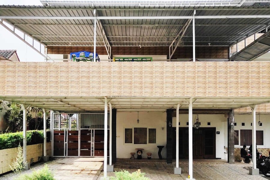 Pertiwi Homestay Near Museum Angkut Batu