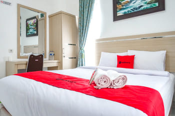 RedDoorz near Araya Family Club House