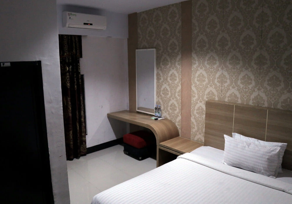 RedDoorz Deluxe Room