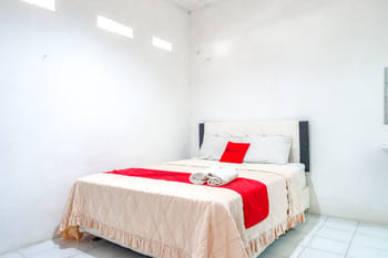 RedDoorz near Eco Green Park Batu 