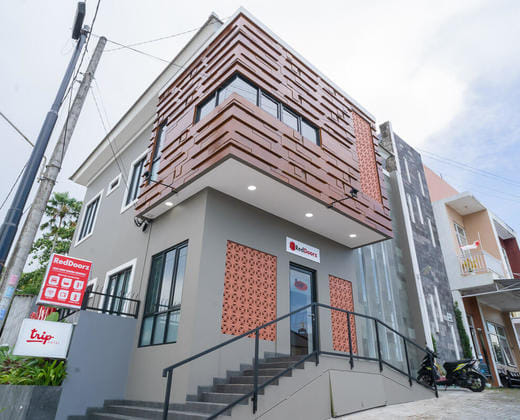 RedDoorz near Sindu Kusuma Edupark 3 
