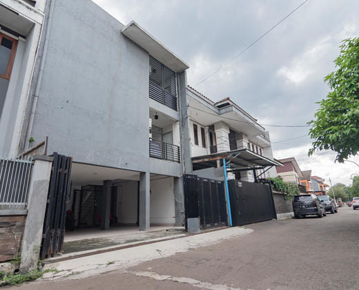 RedDoorz Syariah @ Afifah Guest House near Bikasoga Sport Center