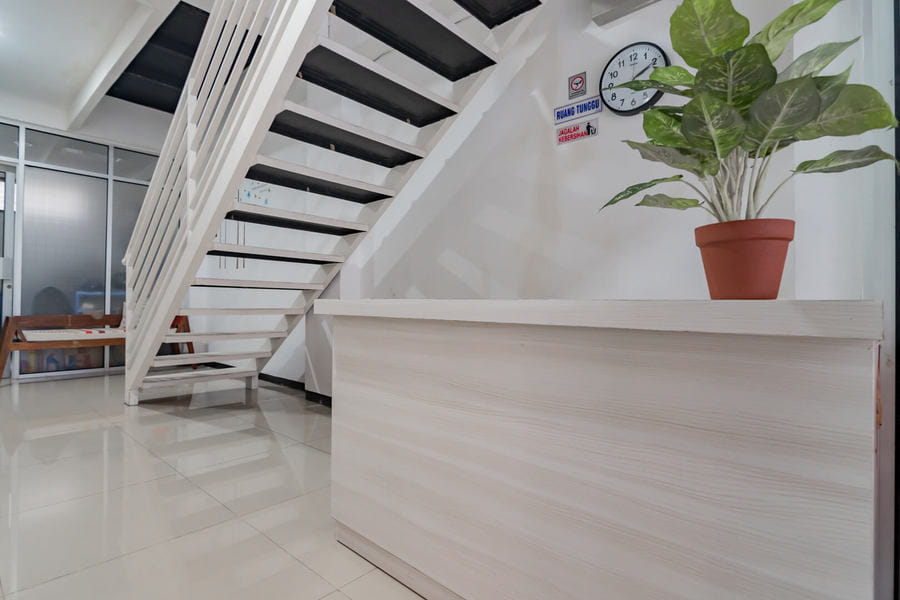 RedDoorz Syariah @ Afifah Guest House near Bikasoga Sport Center