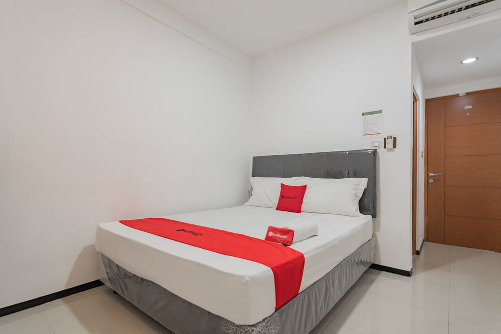 RedDoorz Deluxe Room