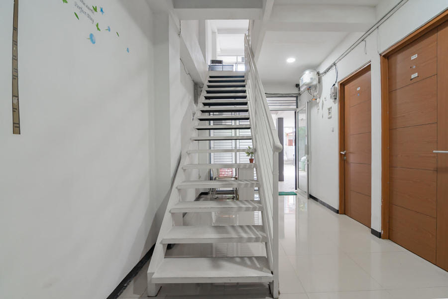 RedDoorz Syariah @ Afifah Guest House near Bikasoga Sport Center