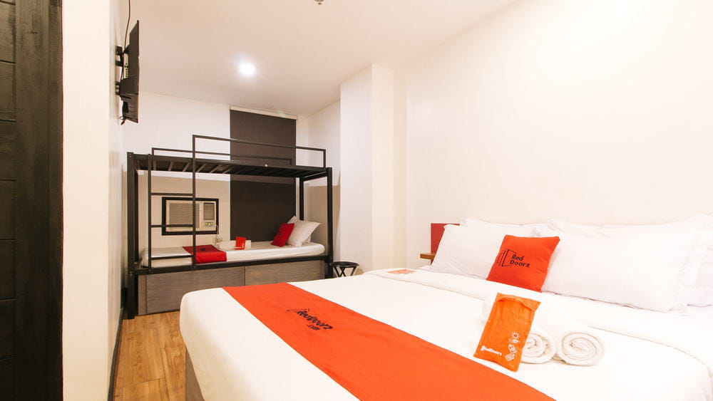 RedDoorz Family Room