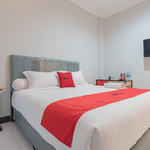 RedDoorz Plus near Siloam Hospital Balikpapan