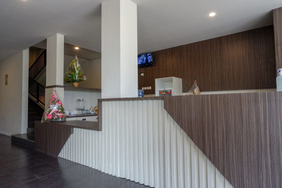 RedDoorz Plus near Solo Baru