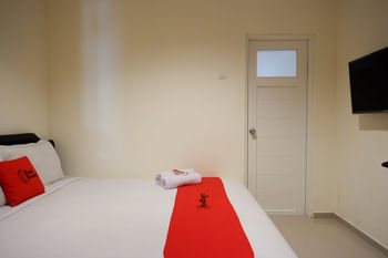 RedDoorz near Ambarukmo Plaza Mall