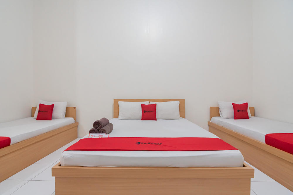RedDoorz Family Room