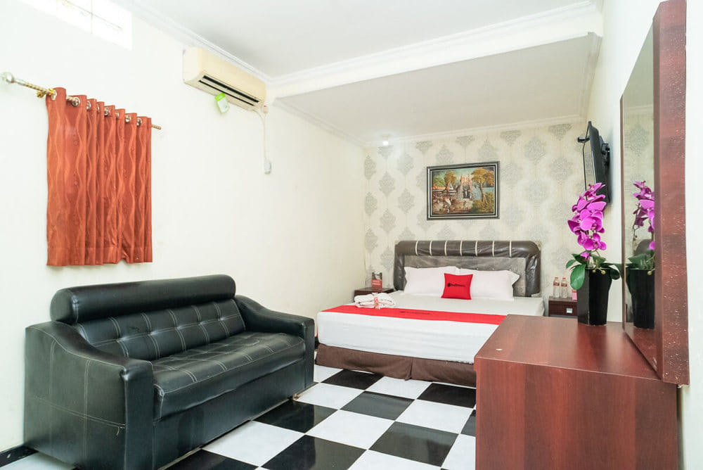 RedDoorz Deluxe Room