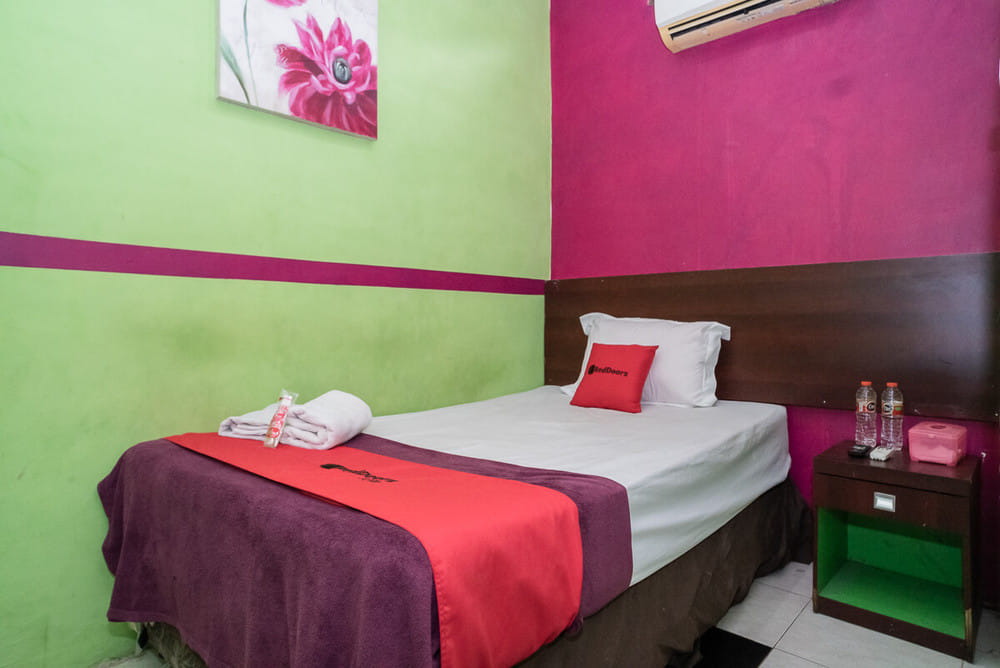 RedDoorz Room