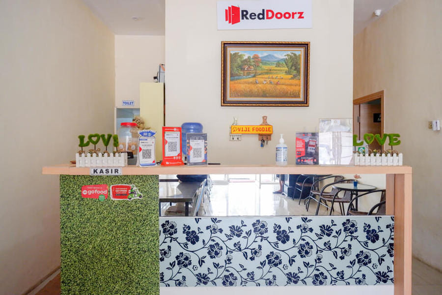 RedDoorz Plus @ Losari Makassar