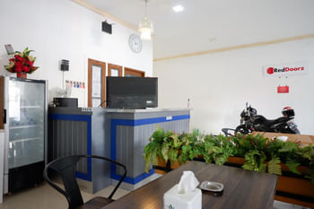 RedDoorz near RS Islam Faisal Makassar