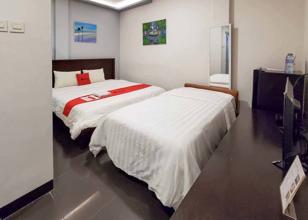 RedDoorz Family Room