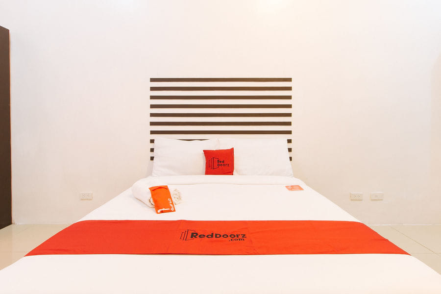 RedDoorz @ Jardin LRT Tayuman Manila