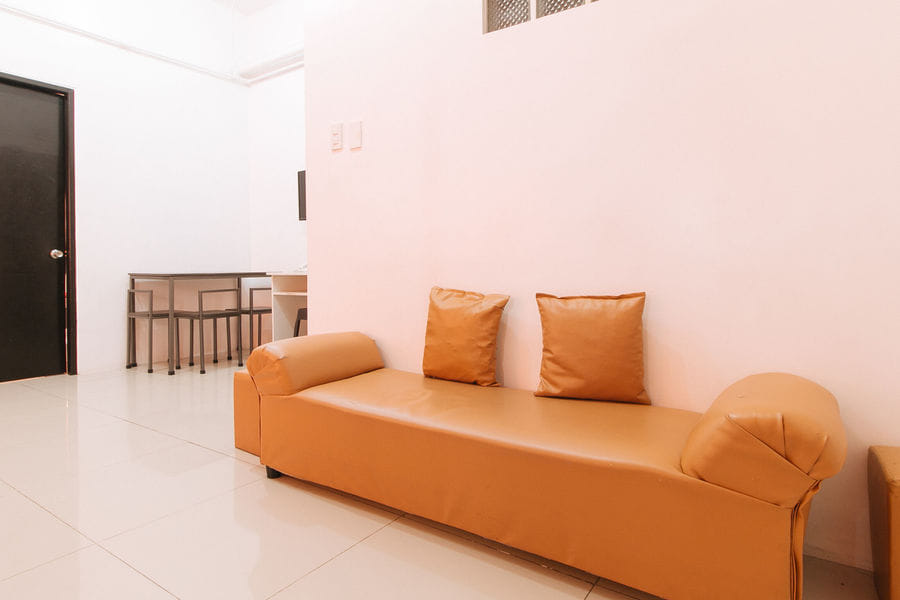 RedDoorz @ Jardin LRT Tayuman Manila