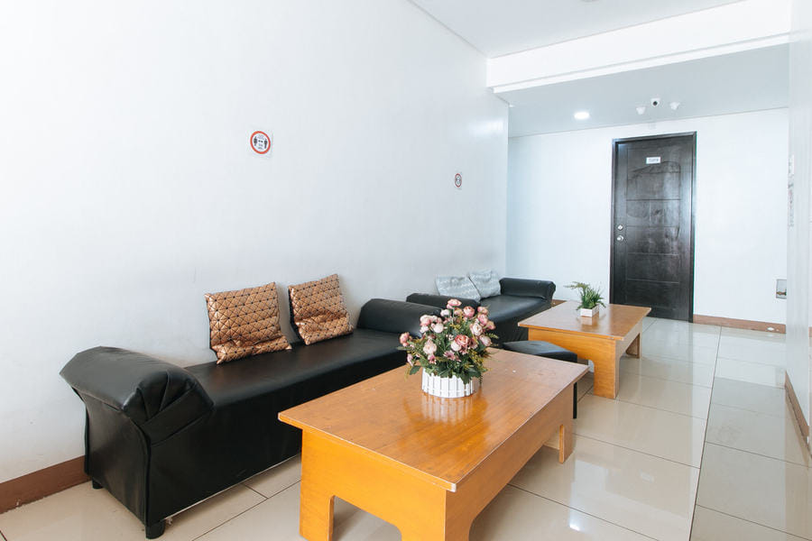 RedDoorz @ Jardin LRT Tayuman Manila