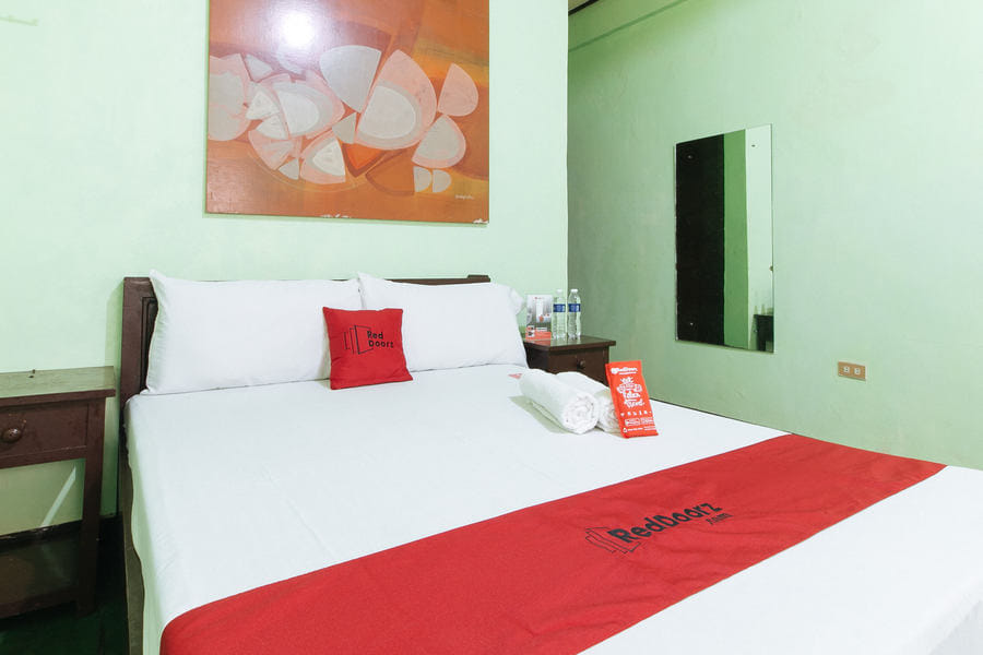 RedDoorz @ Western Highway Lodge Hotel