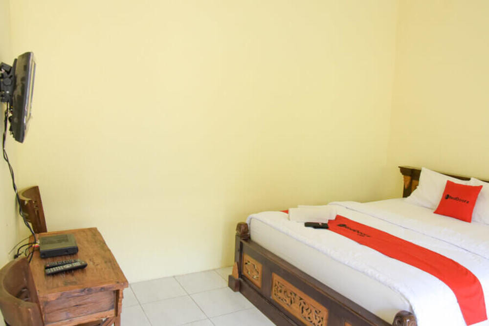 RedDoorz Family Room