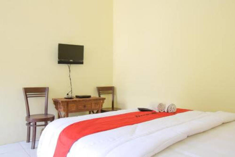 RedDoorz Syariah near Balai Kota Probolinggo 2