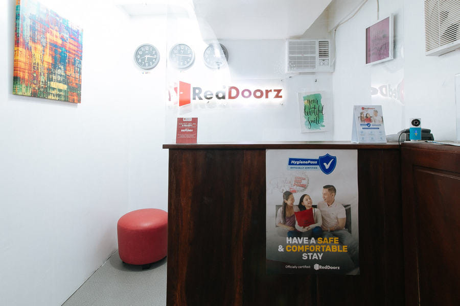 RedDoorz near Pasay Rotonda