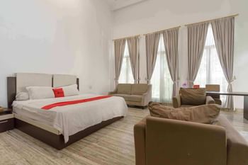 RedDoorz Premium near Stasiun Lenteng Agung