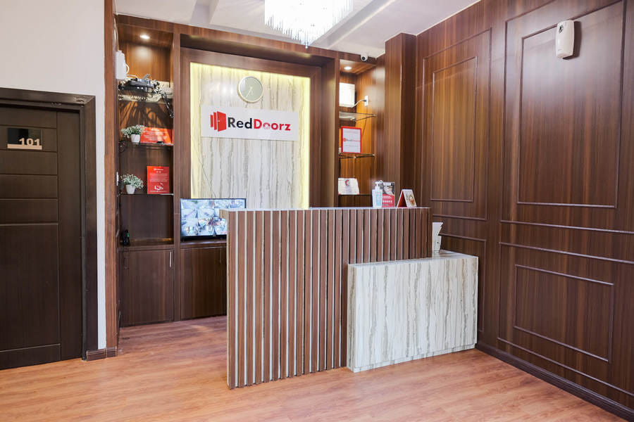 RedDoorz near RS Royal Prima Medan 2