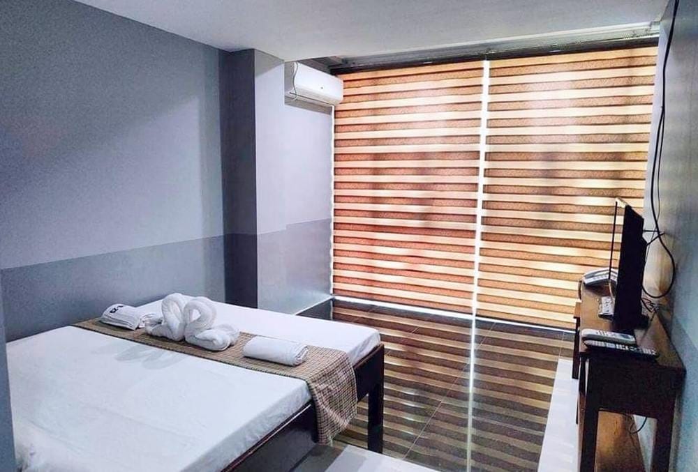 RedDoorz Deluxe Room