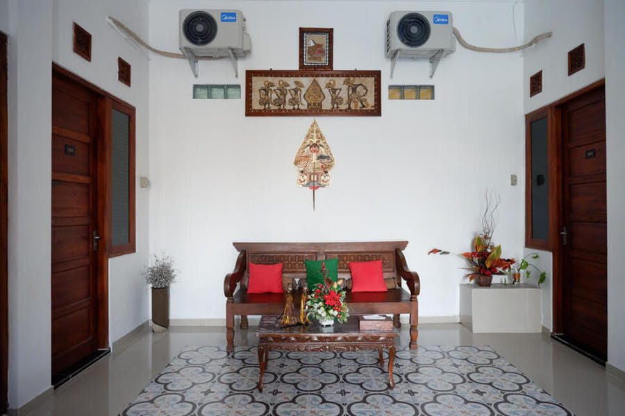 RedDoorz near Stasiun Purwosari