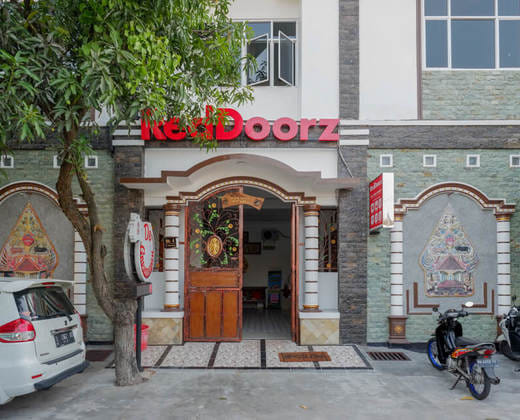RedDoorz near Stasiun Purwosari