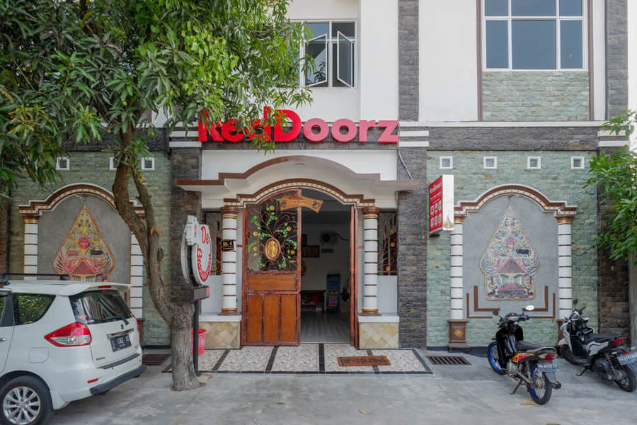RedDoorz near Stasiun Purwosari