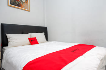 RedDoorz near Jalan Adi Sucipto Solo