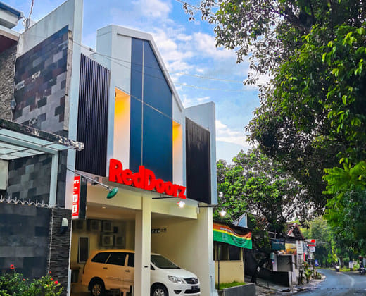 RedDoorz near Ambarukmo Plaza Mall