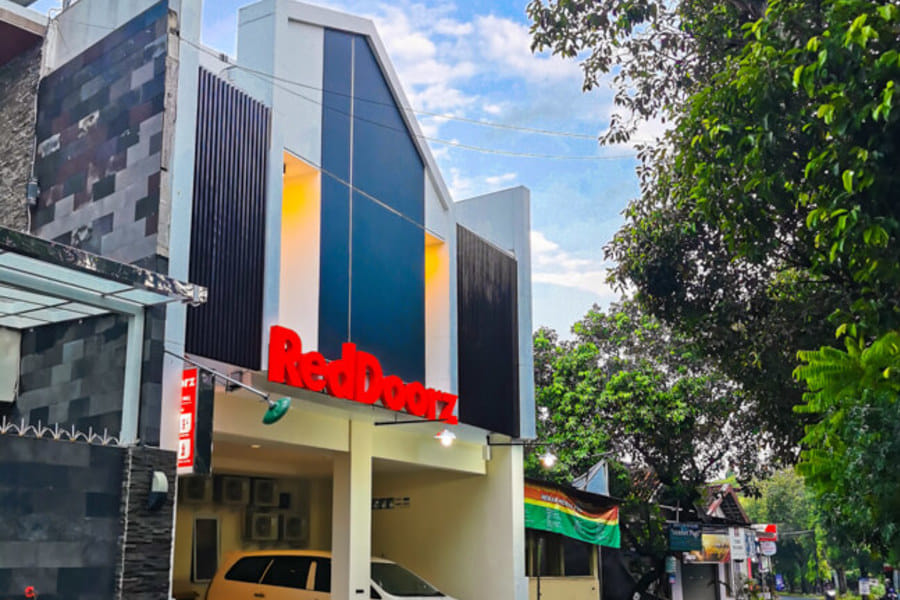 RedDoorz near Ambarukmo Plaza Mall