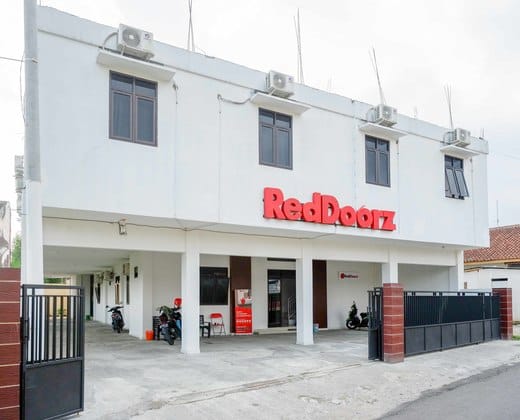 RedDoorz Syariah near Universitas Jenderal Soedirman 2