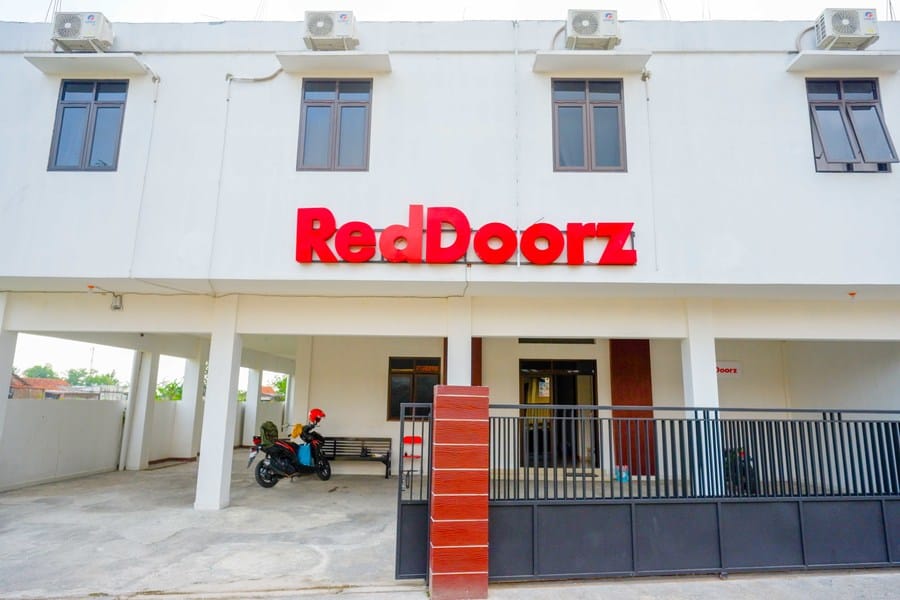 RedDoorz Syariah near Universitas Jenderal Soedirman 2